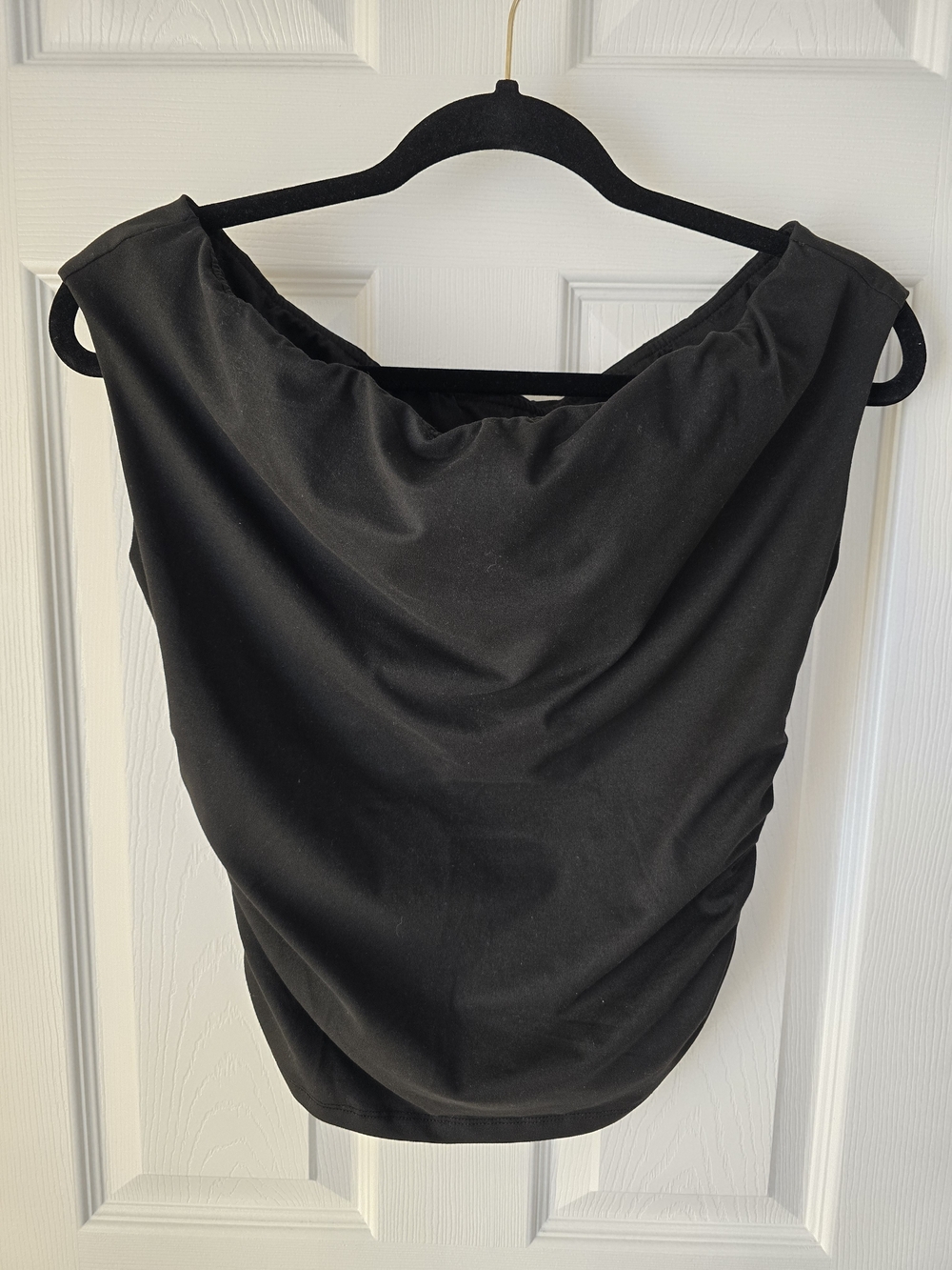 Trendy Queen Black Cowl Neck Ruched Sleeveless Top - Medium
